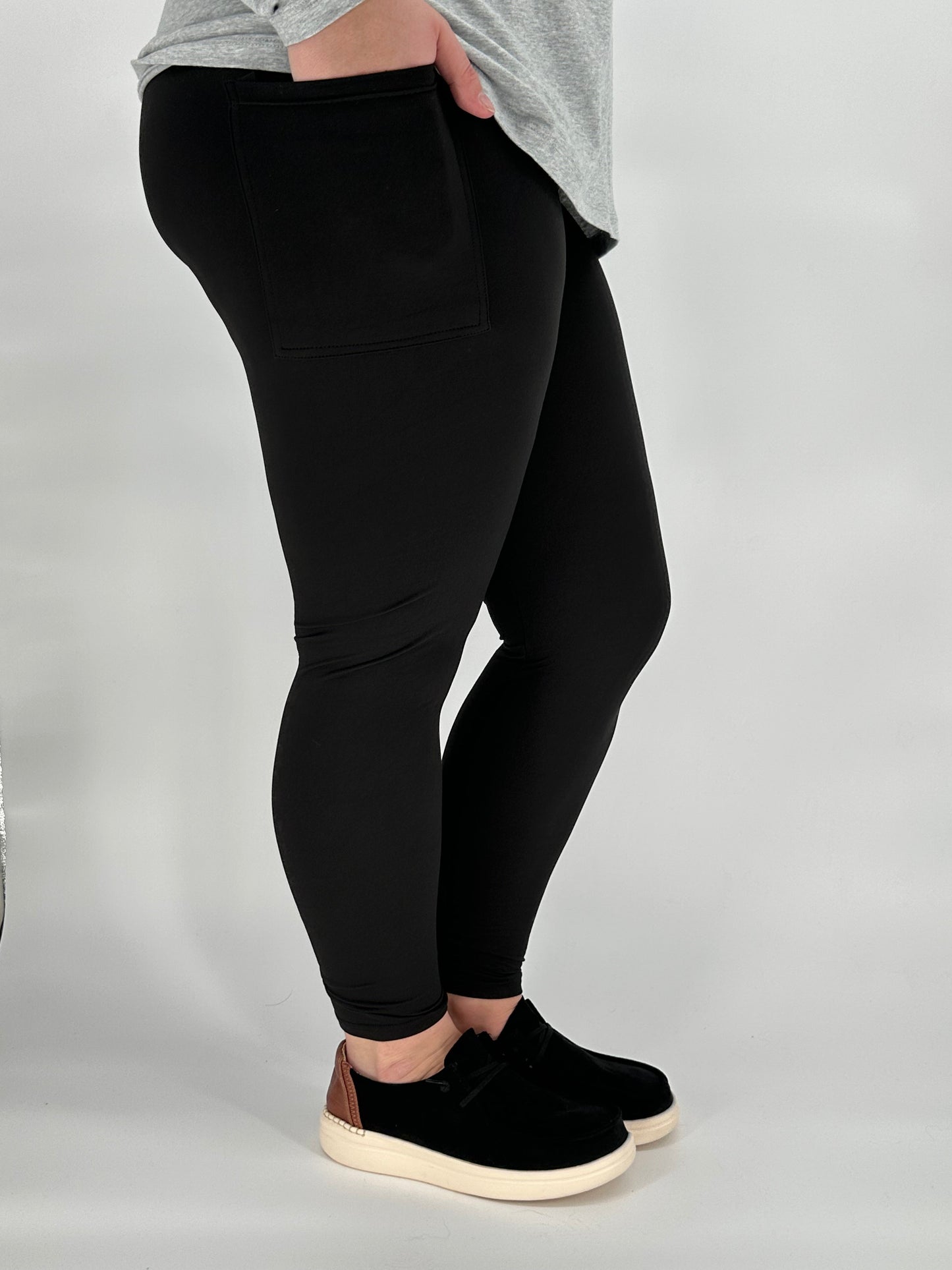 Black Leggings w/ Pockets ETA 1/5